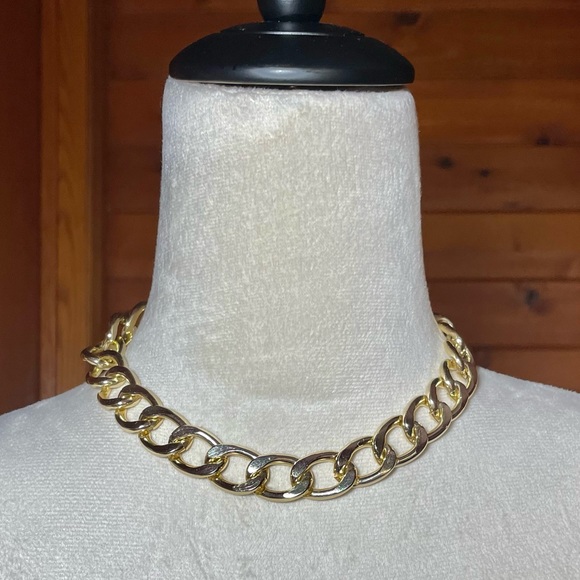 Vintage Gold Tone Curb Chain Necklace - Picture 2 of 8